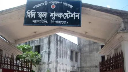 হিলি বন্দরে খালাসের অপেক্ষায় ১২ হাজার মেট্রিক টন চাল