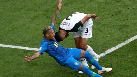 শুধু নেইমার নন, এমন নাটক আরো অনেকেই করেছেন