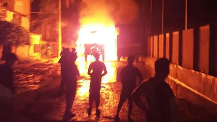 বেনাপোল বন্দরে ভারতীয় ট্রাকে আগুন