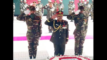 টুঙ্গিপাড়ায় বঙ্গবন্ধুর সমাধিতে নবনিযুক্ত সেনাপ্রধানের শ্রদ্ধা