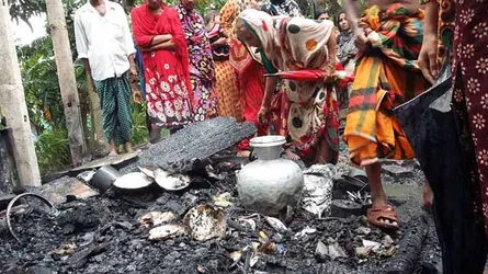 সেনবাগে আগুনে পুড়লো বসতঘর : ১০ লাখ টাকার ক্ষয়ক্ষতি