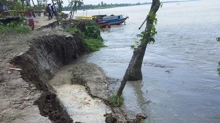 বর্ষার শুরুতেই পদ্মায় ভাঙ্গন
