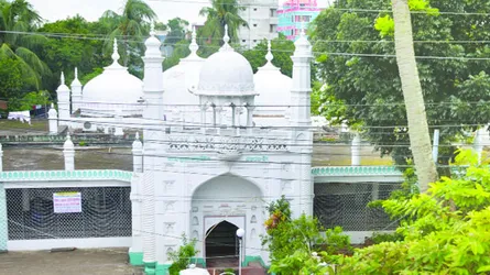 ৪০০ বছরের প্রাচীন মসজিদ