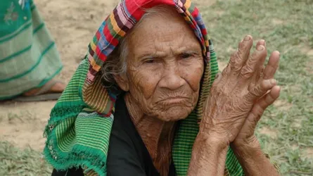দেশের মানুষের গড় আয়ু বেড়েছে