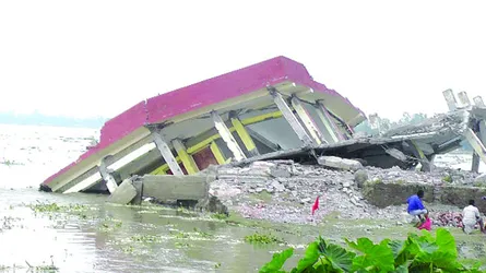 ধরলার ভাঙনে ২৫টি বাড়ি বিদ্যালয় ও সহস্রাধিক গাছপালা বিলীন