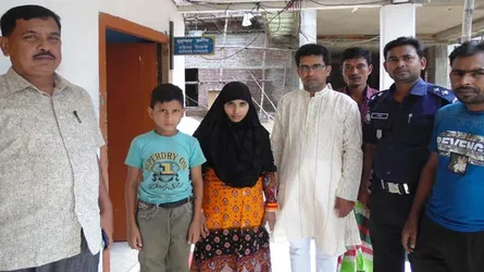 যেভাবে দুই বছর পর মাকে ফিরে পেল শিশুটি