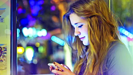 স্মার্টফোন আসক্তি কমবে কি?