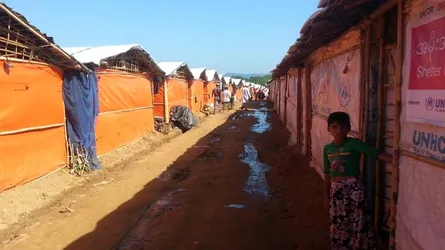 যে কারনে মজবুত করে ঘর তৈরি করছেন রোহিঙ্গারা