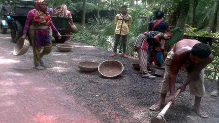 রাস্তা মেরামতে অনিয়ম, সরকারের ভাবমূর্তি নষ্ট হচ্ছে