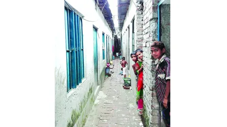 এক রুমেই জীবন পার