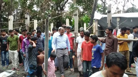 সেনবাগে অগ্নিকাণ্ডে ক্ষতিগ্রস্ত পরিবারের পাশে লায়ন জাহাঙ্গীর আলম