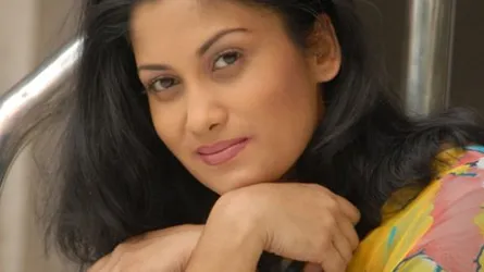 আমার সংসার রক্ষায় সাহায্য করুন : শ্রাবন্তী