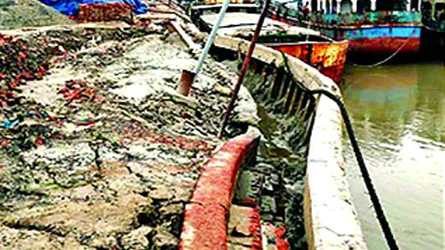 খুলনায় ভৈরব নদের পাড়ে ভাঙন