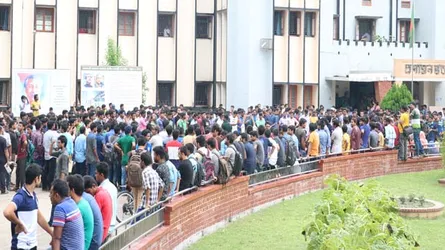 ছাত্রলীগের হামলা : রাবিতে ব্যতিক্রমি প্রতিবাদ