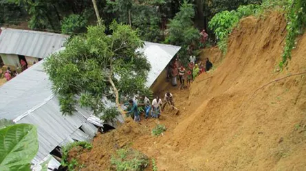 বান্দরবানে পাহাড় ধসে ৪ জনের মৃত্যু
