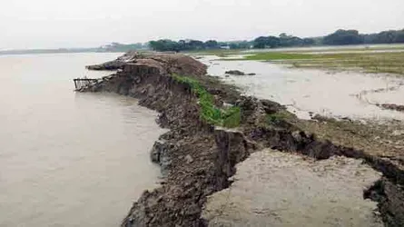 শরণখোলায় পাউবো’র দেড় কিলোমিটার বেড়িবাঁধ নদীগর্ভে বিলীন