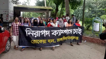 ঢাবিতে শিক্ষার্থী‌দের বিক্ষোভে ছাত্রলীগ নেতাদের বাইক শোডাউন