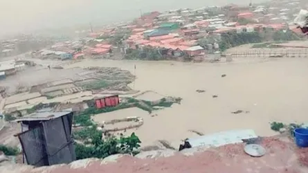 বর্ষণে রোহিঙ্গা ক্যাম্পে ধ্বসে পড়েছে ৫ শতাধিক ঘর