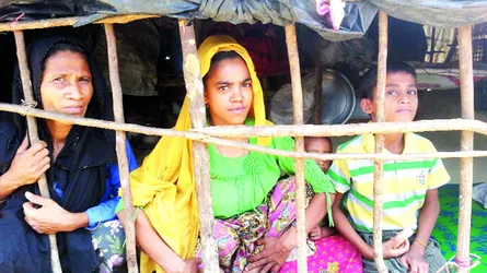 টানা বর্ষণে রোহিঙ্গা ক্যাম্পে কষ্টের শেষ নেই, ধসে পড়েছে ৫ শতাধিক বসতঘর