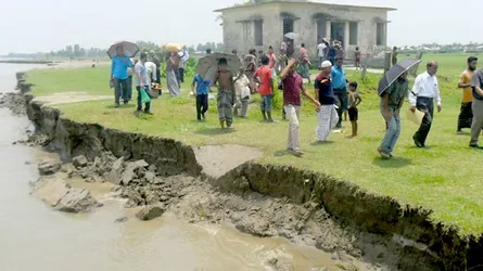 যমুনার তীব্র ভাংগনে বিলীন হচ্ছে বিভিন্ন স্থাপনা