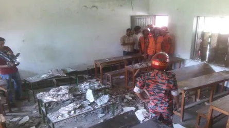 রংপুরে স্কুলের ছাদ ধ্বসে ৫ শিক্ষার্থী আহত