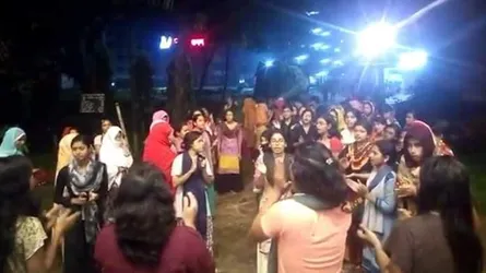 ছাত্রীদের স্লোগানে শিক্ষার্থীদের স্বাভাবিক জীবনযাপনে বিঘ্ন!