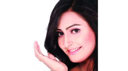 চুলের যতেœ অ্যাসেনশিয়াল অয়েল রূপ কথা