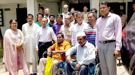 আখাউড়া বন্দরে ৪ ট্রলি ও ২টি হুইল চেয়ার বিতরণ