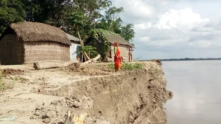 মোর ৩০ বিঘা জমি আছিল বাহে, সউগ নদী গিলি খাইচে