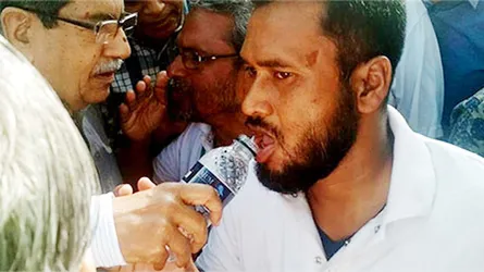 পানি পান শেষে কর্মসূচী স্থগিতের ঘোষণা শিক্ষকদের