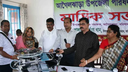প্রতিবন্ধীদের মাঝে হুইল চেয়ার ও শিক্ষা সামগ্রী বিতরণ