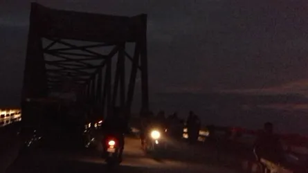 ৪ বছর ধরে রাতে নিরাপত্তাহীন আব্দুর জহুর সেতু
