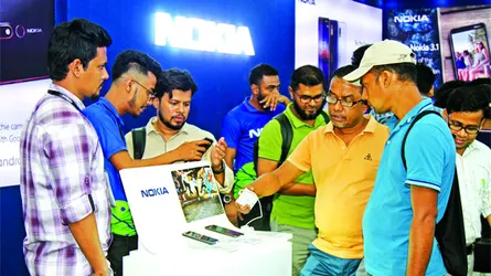 রাজধানীতে চলছে স্মার্টফোন মেলা