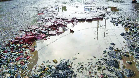 এক কিলোমিটার রাস্তায় ২৫৭ গর্ত