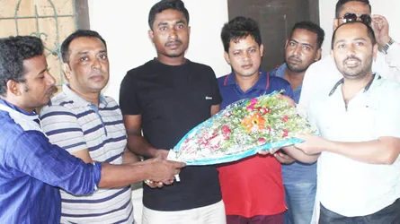 করামুক্ত সাংবাদিক জহির খানকে সংবর্ধনা