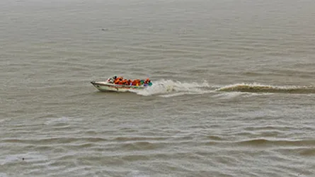শিমুলিয়ায় ফেরির ধাক্কায় স্পিডবোট উল্টে নিহত ১, আহত ১০