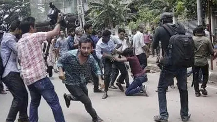 ঢাবিতে ছাত্রলীগের হেনস্থার শিকার শিক্ষকরা