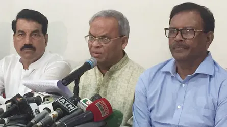 খালেদা জিয়ার প্রতি নিষ্ঠুর আচরণ করছে সরকার : রিজভী