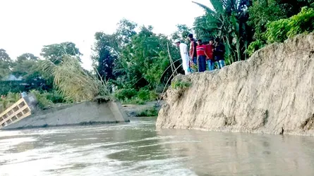 ঘিওরে নদীর ভাঙ্গনে সংযোগ ব্রীজ নদীগর্ভে বিলীন