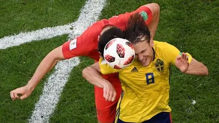 হেড করলে মস্তিষ্ক ক্ষতিগ্রস্ত হয়!