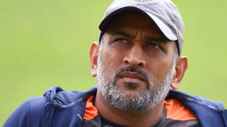 অবসর নিচ্ছেন ধোনি!