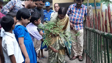 সিংড়ায় শহীদ মুক্তিযোদ্ধাদের স্মরণে বৃক্ষ রোপণ