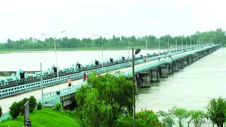 ভ্রমণপিপাসুদের ভিড় তিস্তা ব্যারাজে
