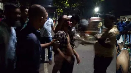 নীলক্ষেতে ছাত্রদের মারধর করে আটক, মুক্ত করতে সংঘর্ষ