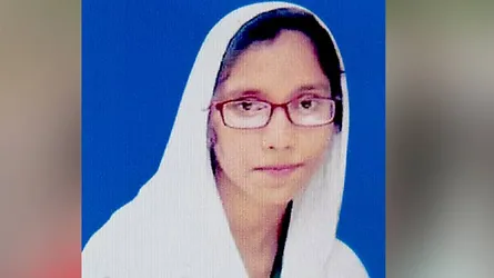 ইভটিজারদের মোটরসাইকেলের ধাক্কায় জীবন দিল মিলি