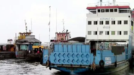 পদ্মায় তীব্র স্রোতে দৌলতদিয়া-পাটুরিয়া রুটে পারাপার ব্যাহত