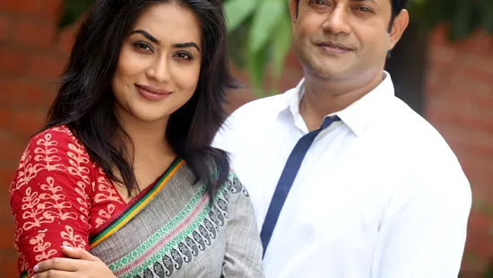 সাদা ফুল-এ নাসিম মম