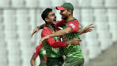 টেস্টের হতাশা ঝেরে ফেলে আজ ঘুরে দাঁড়ানোর প্রত্যয় মাশরাফিদের