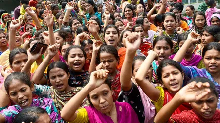 পোশাক শিল্প অগ্রসর হলেও মজুরিবিতর্ক থামছে না