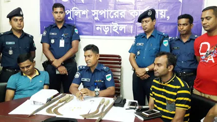 নড়াইলে ডাকাতির স্বর্ণালংকারসহ দুইজন গ্রেফতার